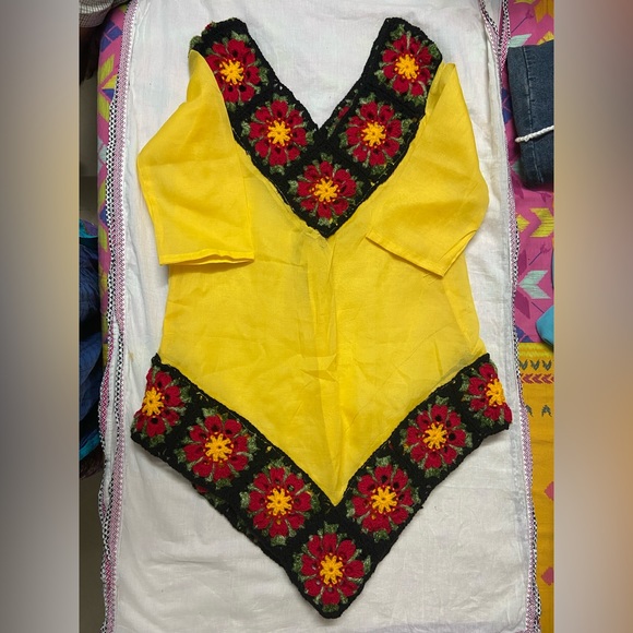 Crocheted top for woman on organdy cotton, yellow, 40 chest size - Picture 4 of 8